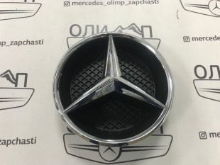 Эмблема решетки радиатора на Mercedes GLC x253